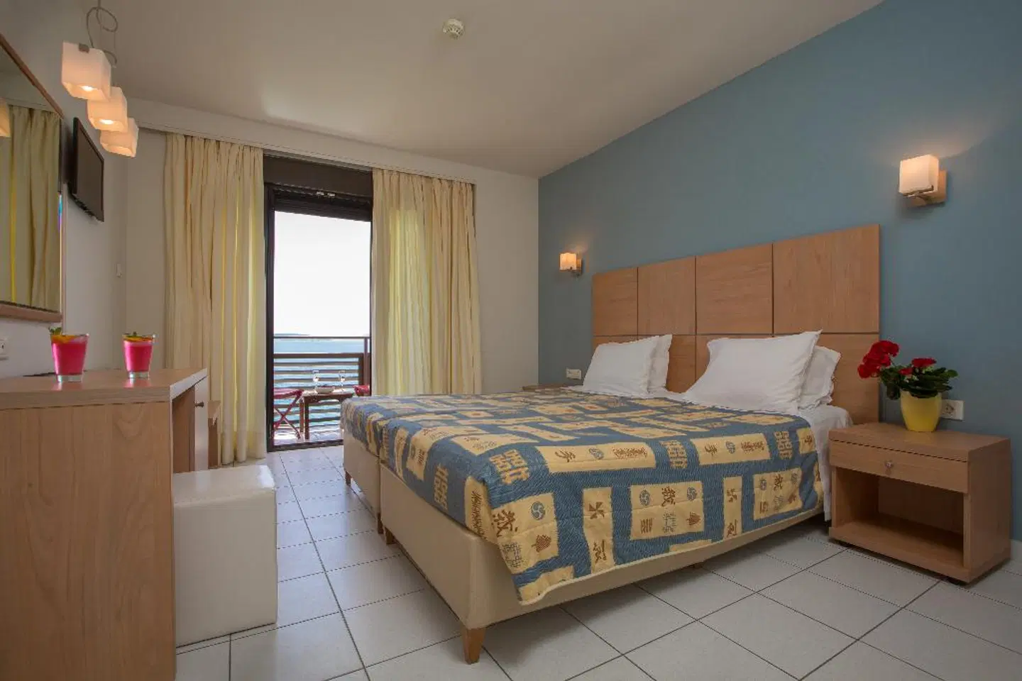 Flisvos ROOM_EXAMPLE