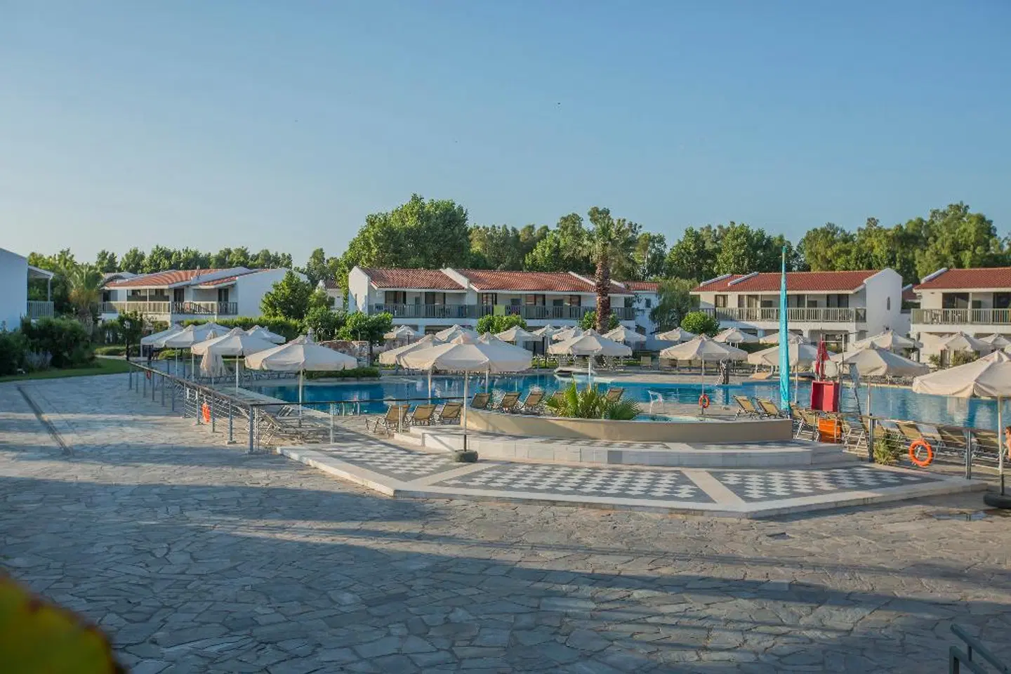 Golden Coast Hotel & Bungalows Strand