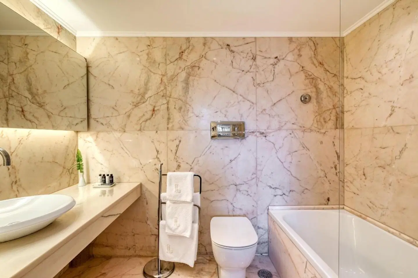 Leto Hotel Badezimmer