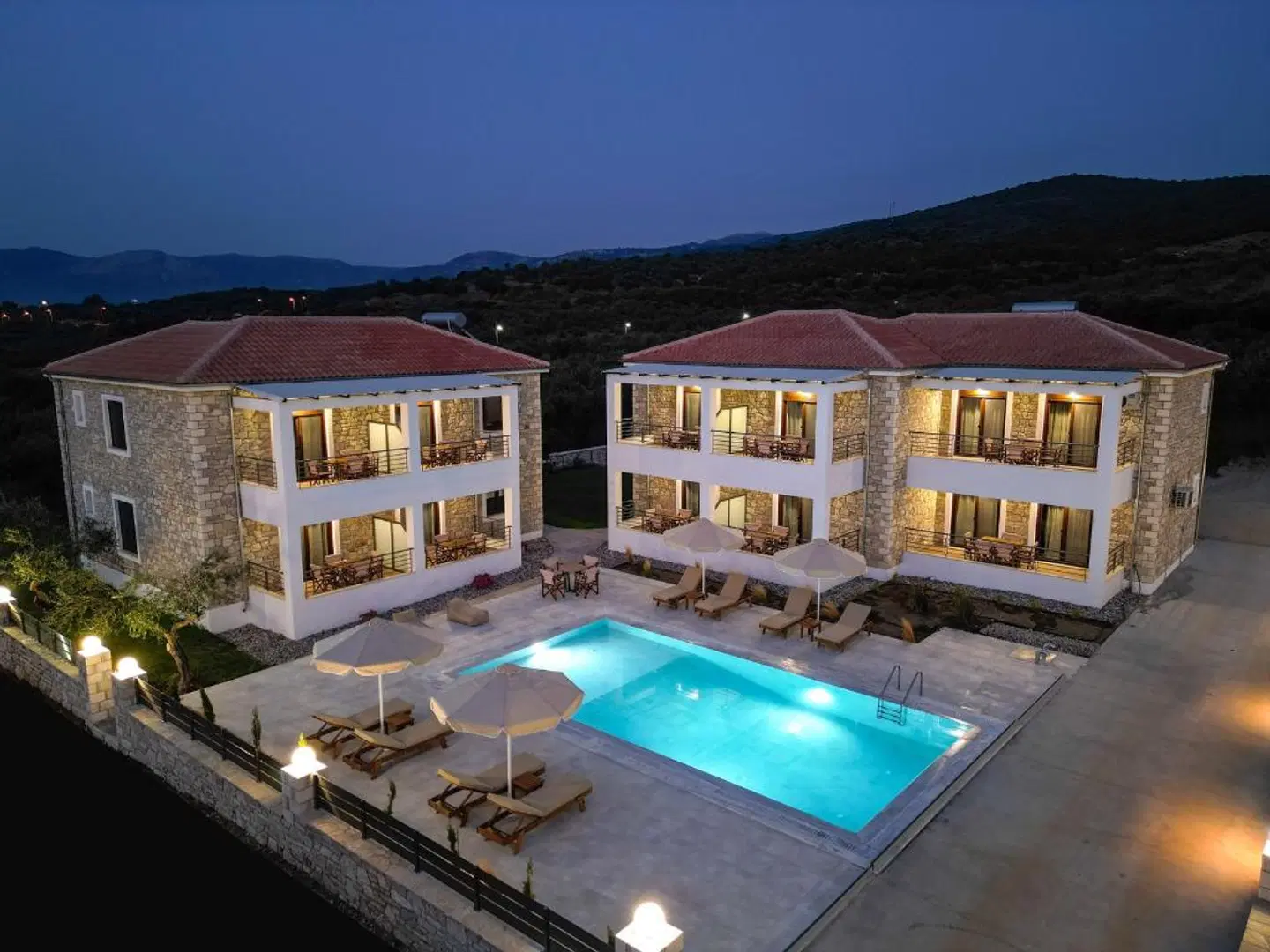 Michelangelo suites and apartments OUTDOOR_POOL