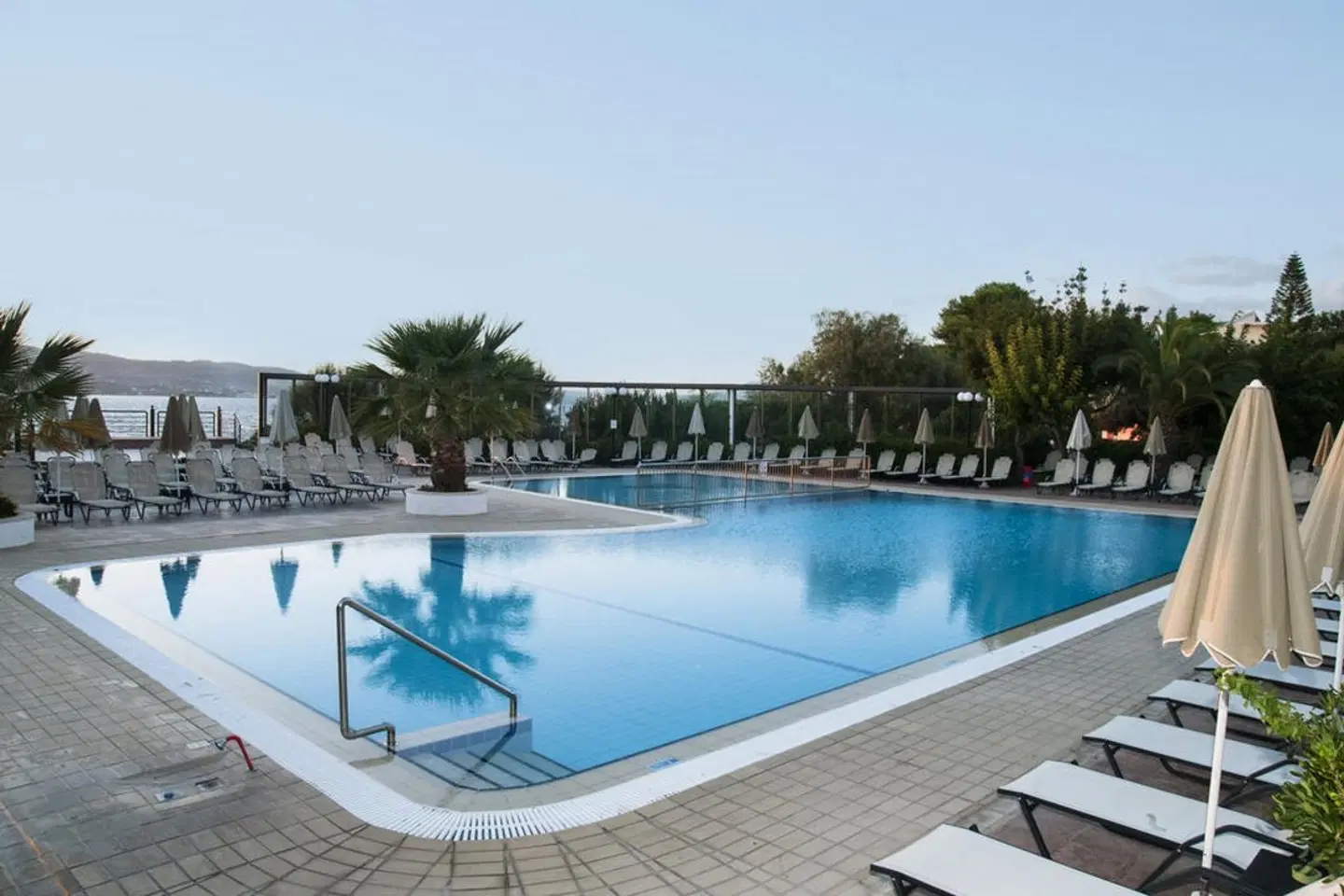 Mediterranee OUTDOOR_POOL