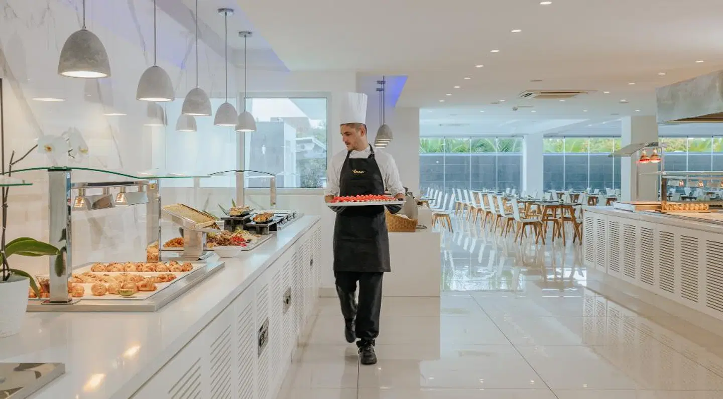 Tasia Maris Seasons Bar