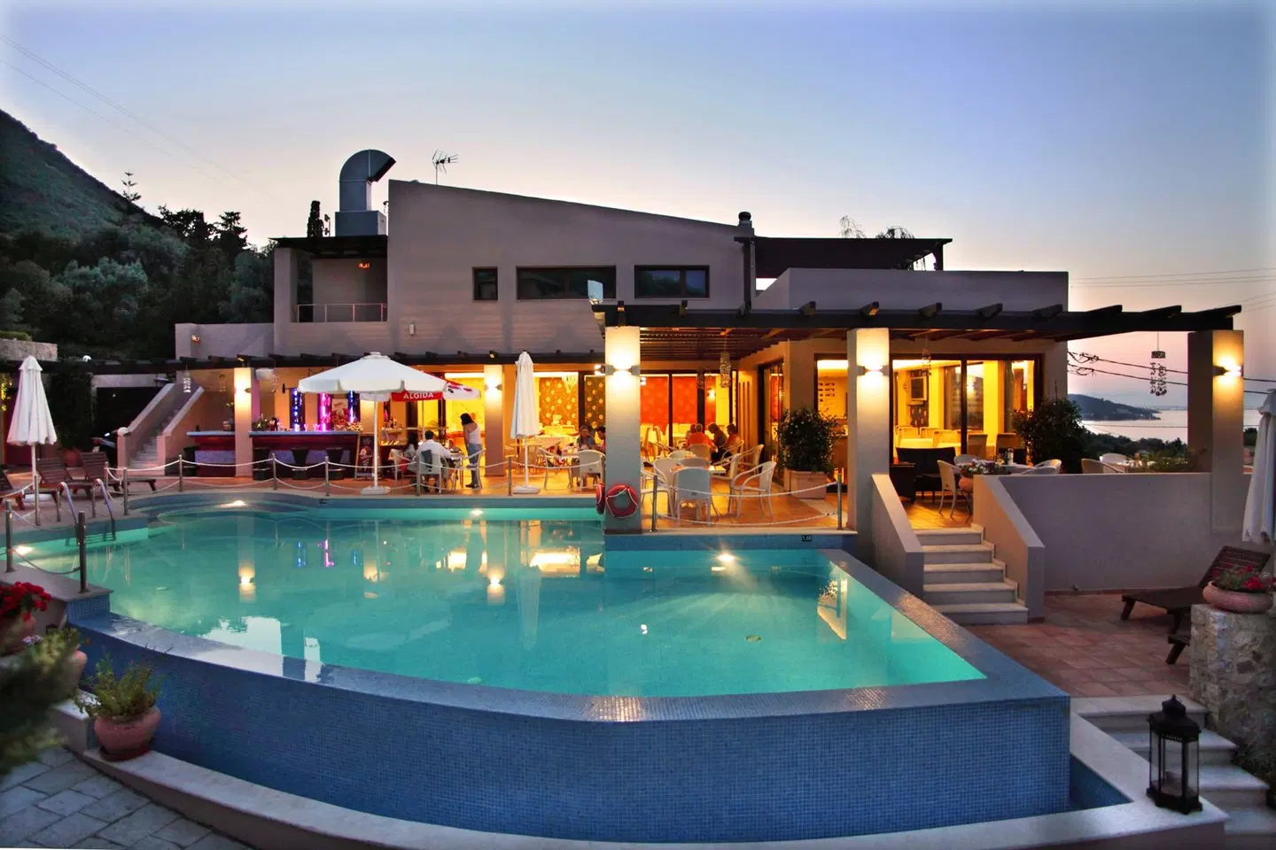 Tesoro OUTDOOR_POOL