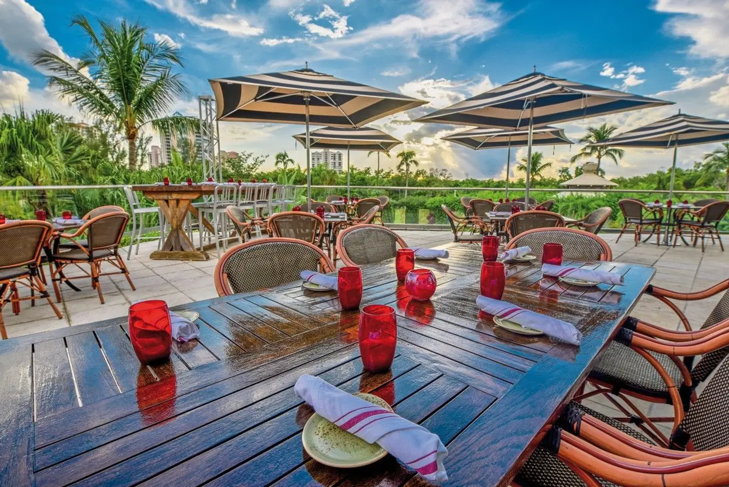 Naples Grande Beach Resort Terrasse