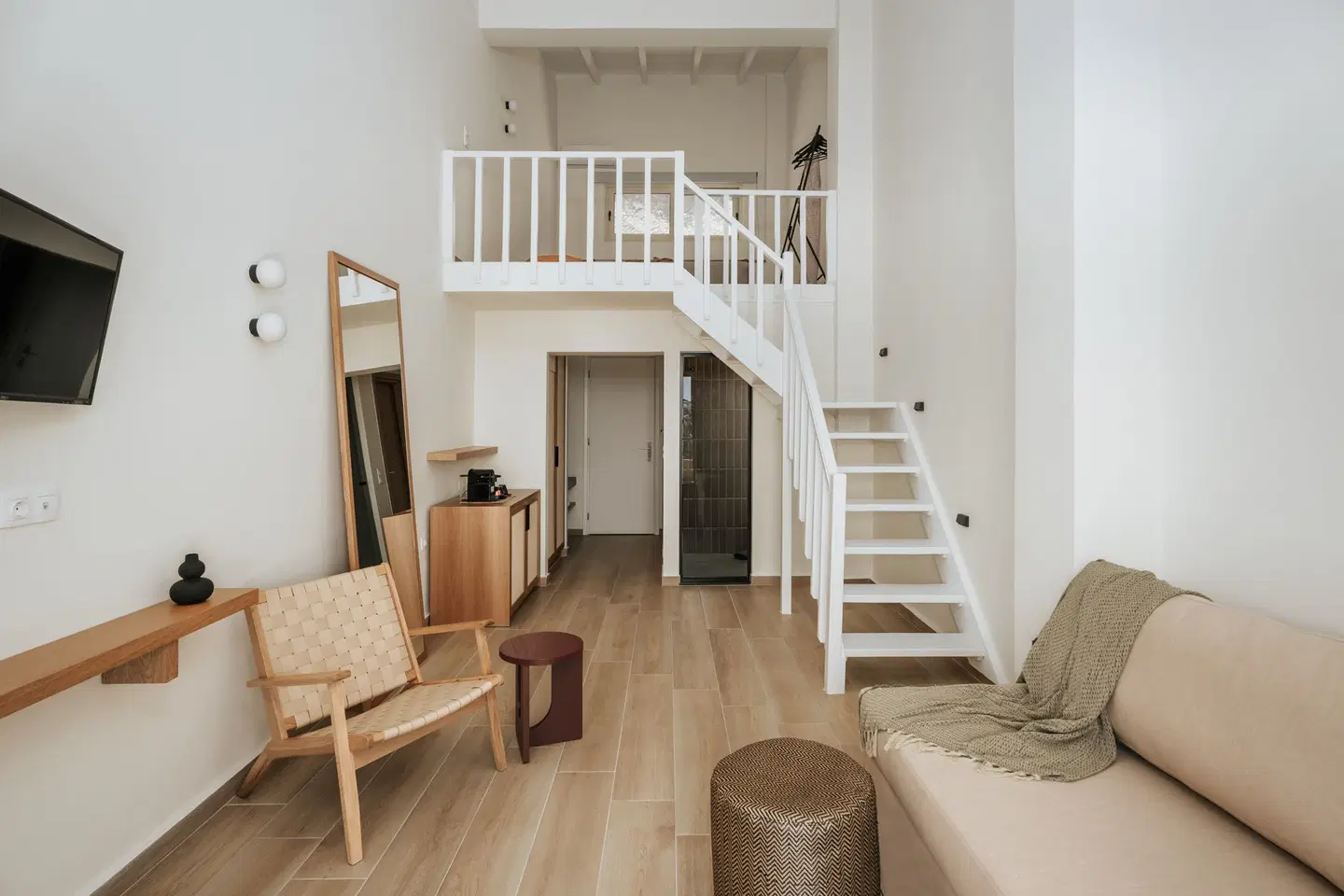 Paralos The Maxine LOUNGE_LOBBY