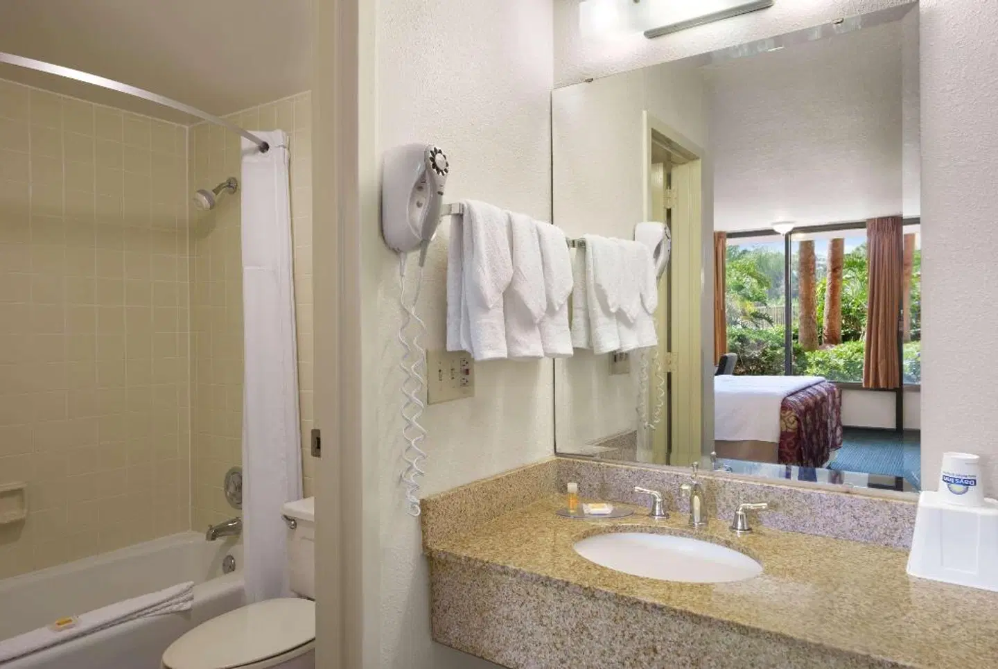 Days Inn by Wyndham Orlando Conv. Center/International Dr Badezimmer