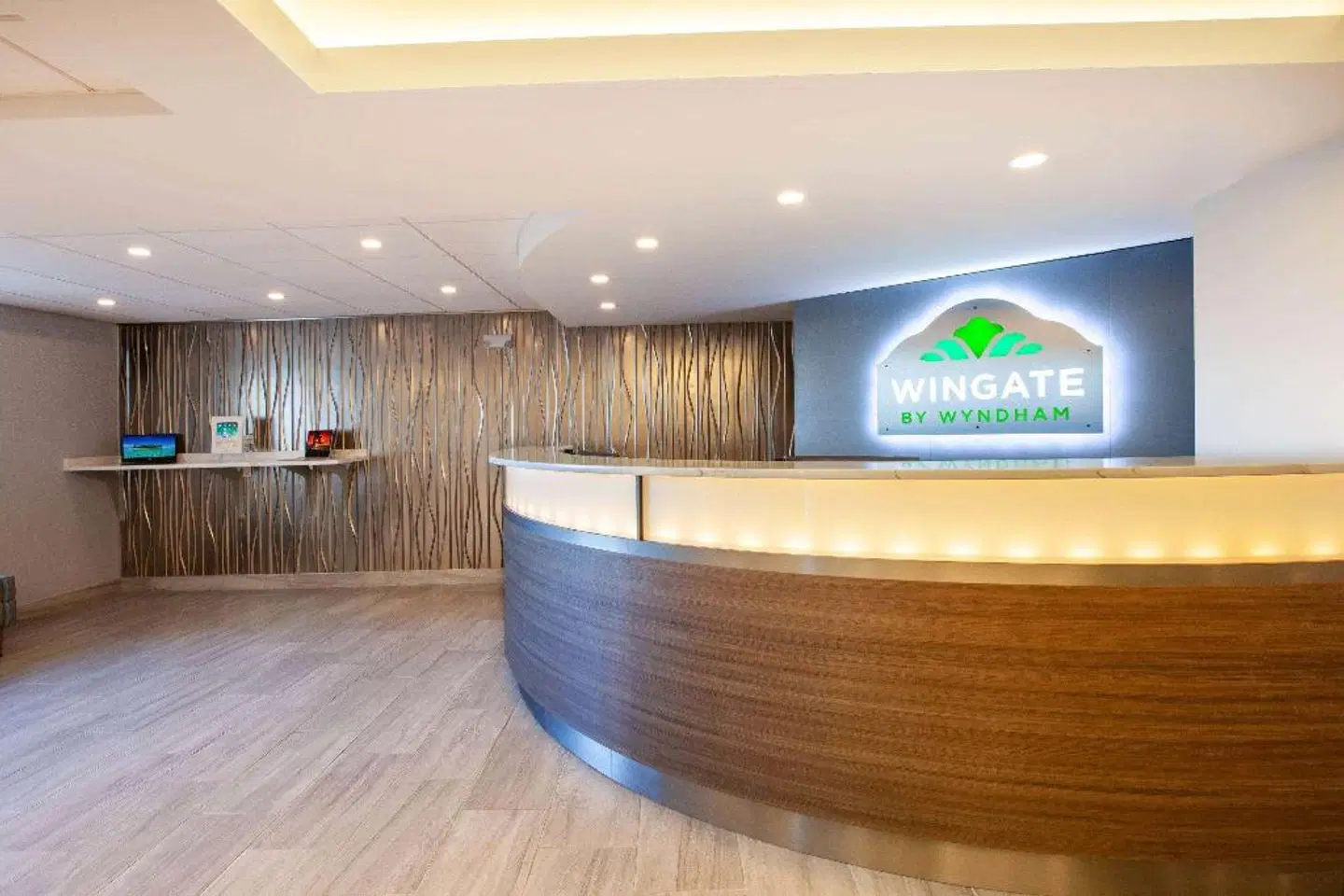 Wingate by Wyndham Detroit Metro Airport LOUNGE_LOBBY