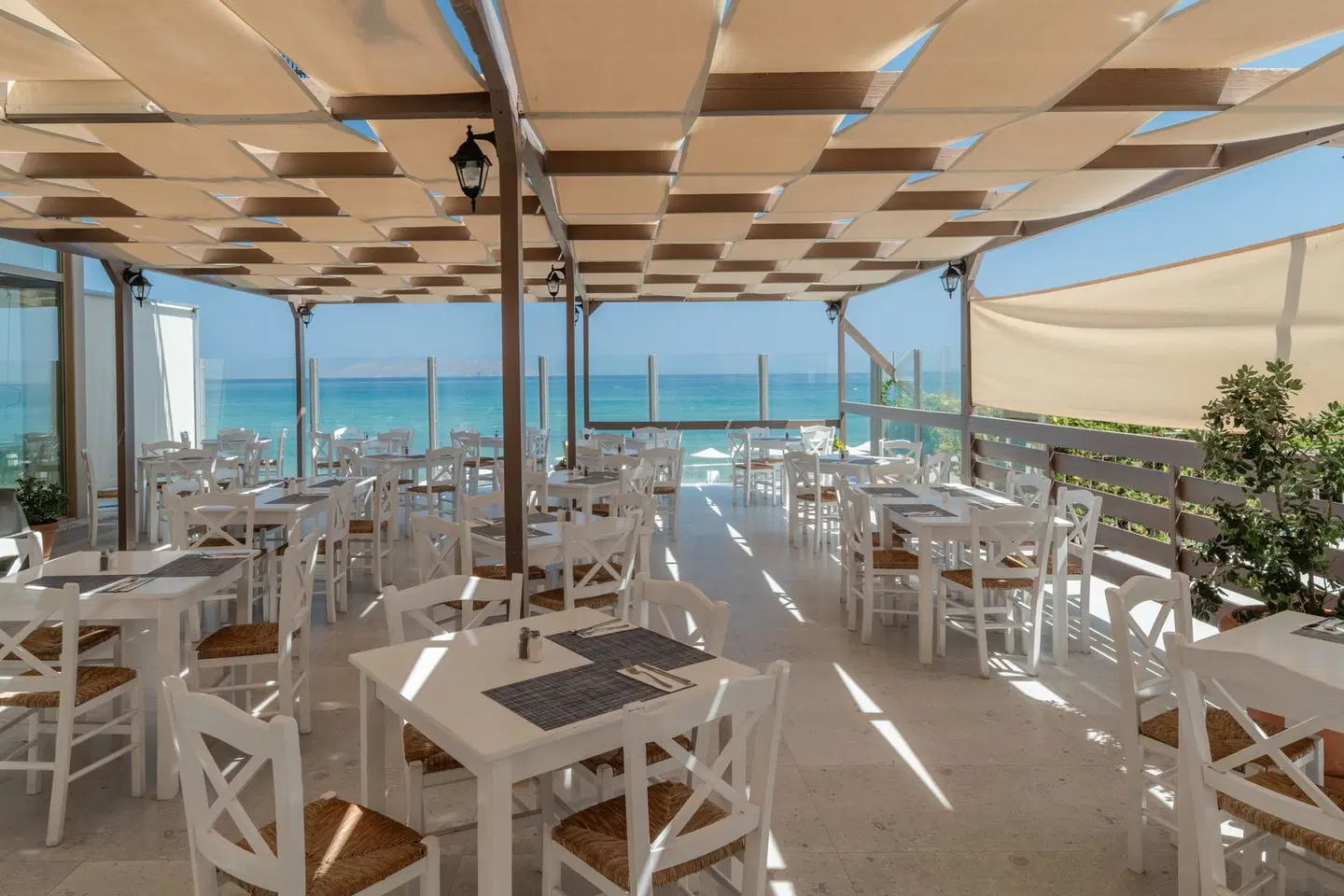 Themis Beach Hotel Terrasse