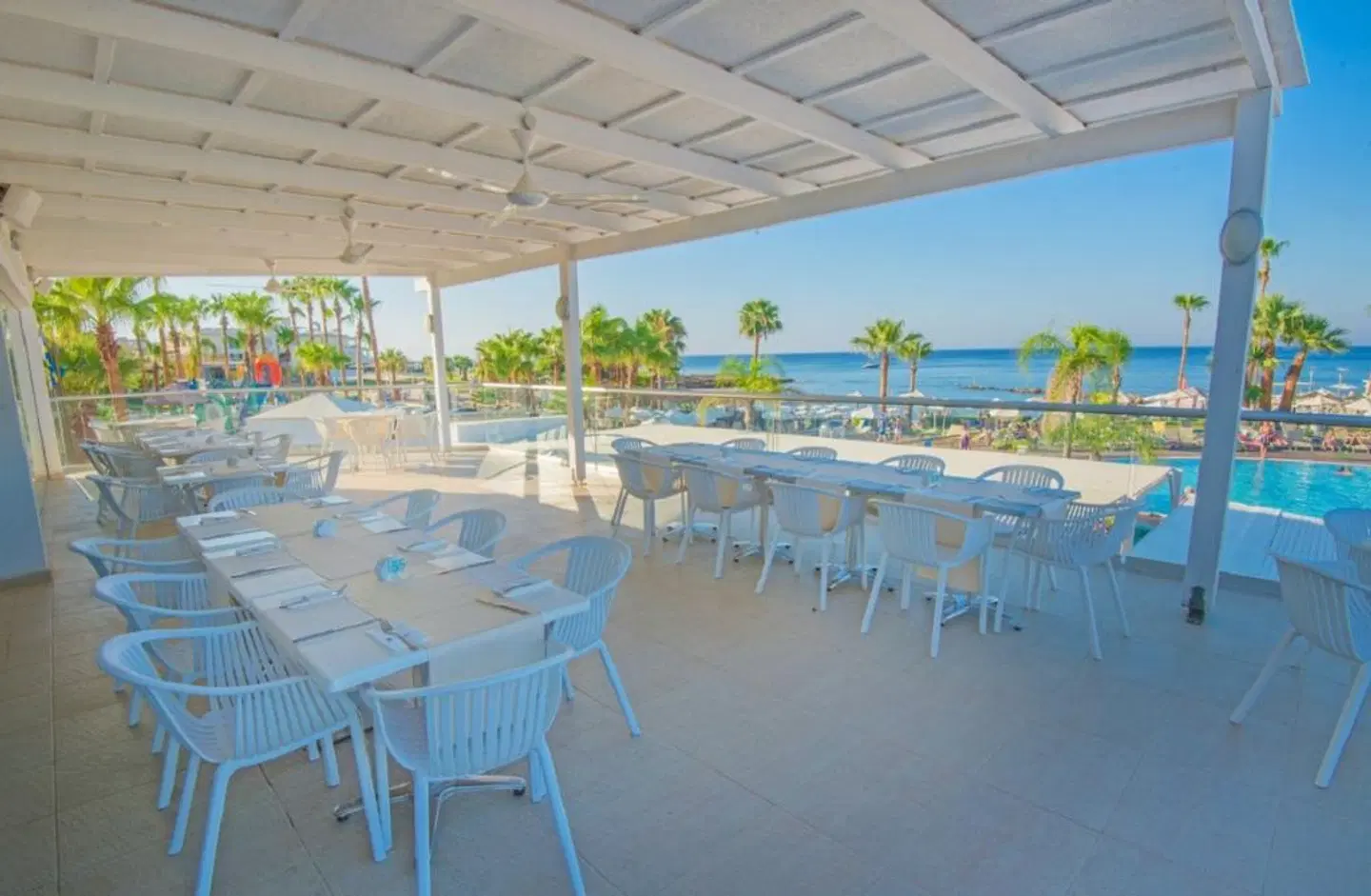 Marlita Beach Hotel Apartments Terrasse