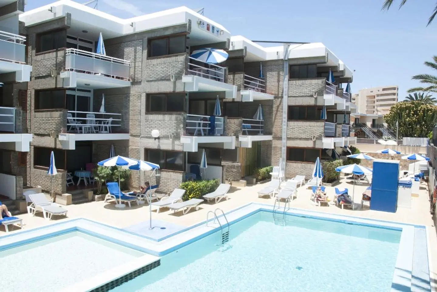 Apartamentos El Paseo EXTERIOR