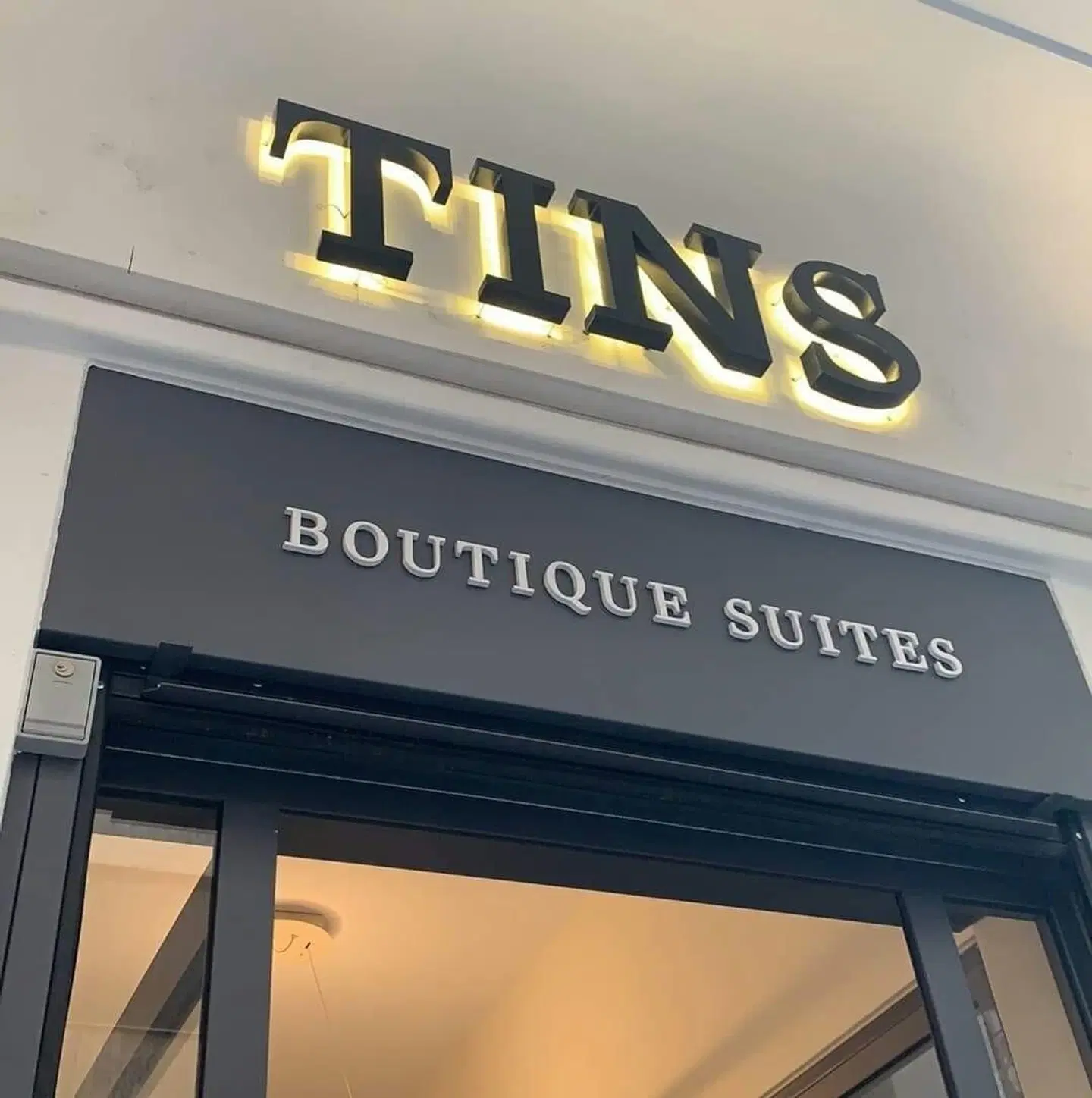 Tins Boutique Suites EXTERIOR