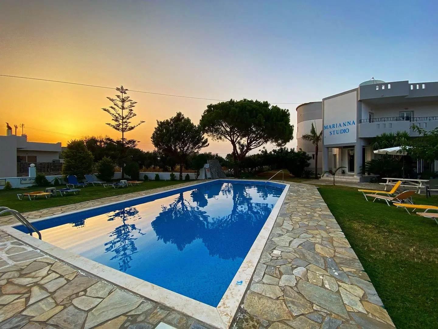 Marianna Studios OUTDOOR_POOL