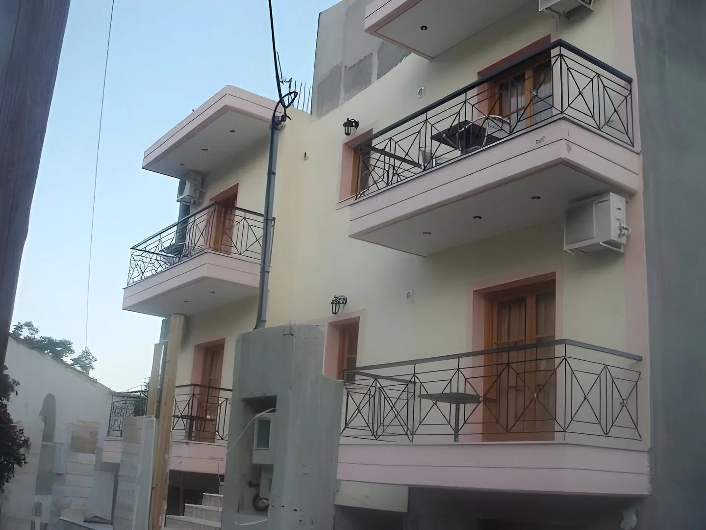 Hellen Studios EXTERIOR