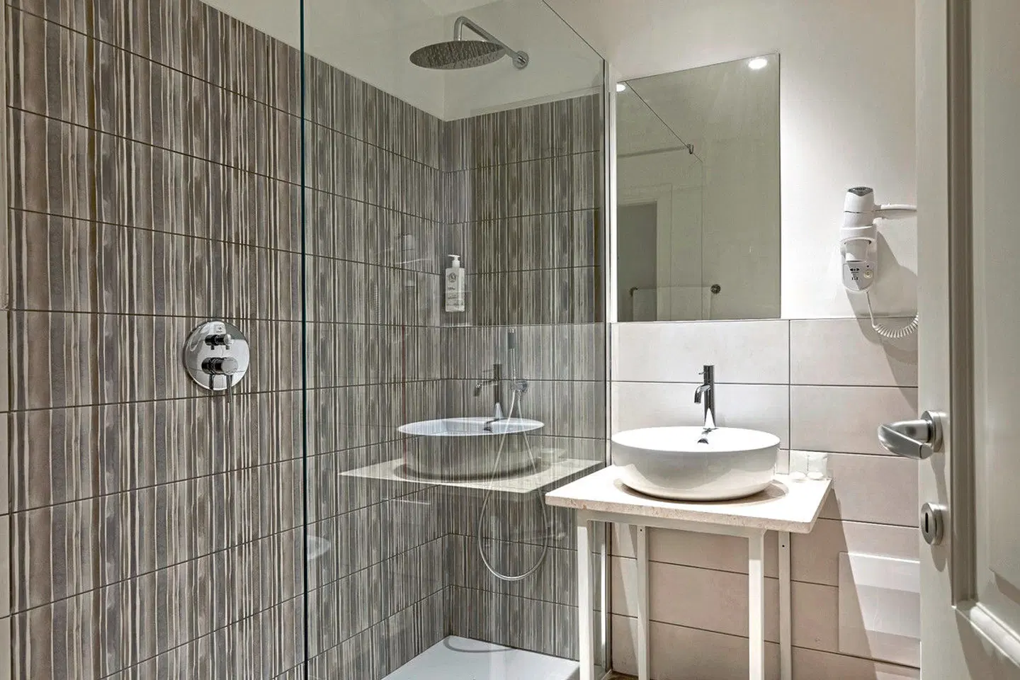 Rina Hotel Badezimmer