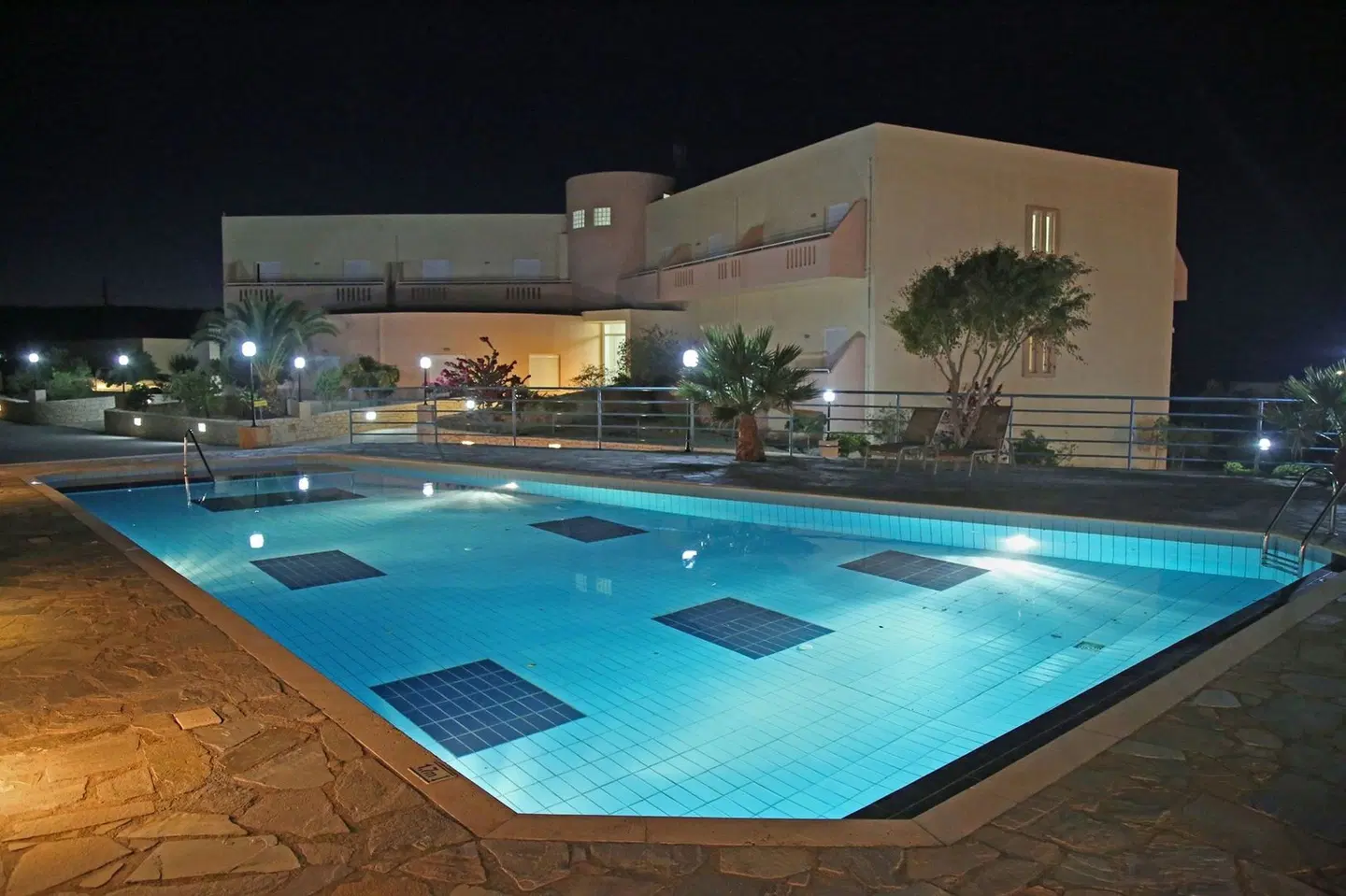 Hotel Sea Breeze OUTDOOR_POOL