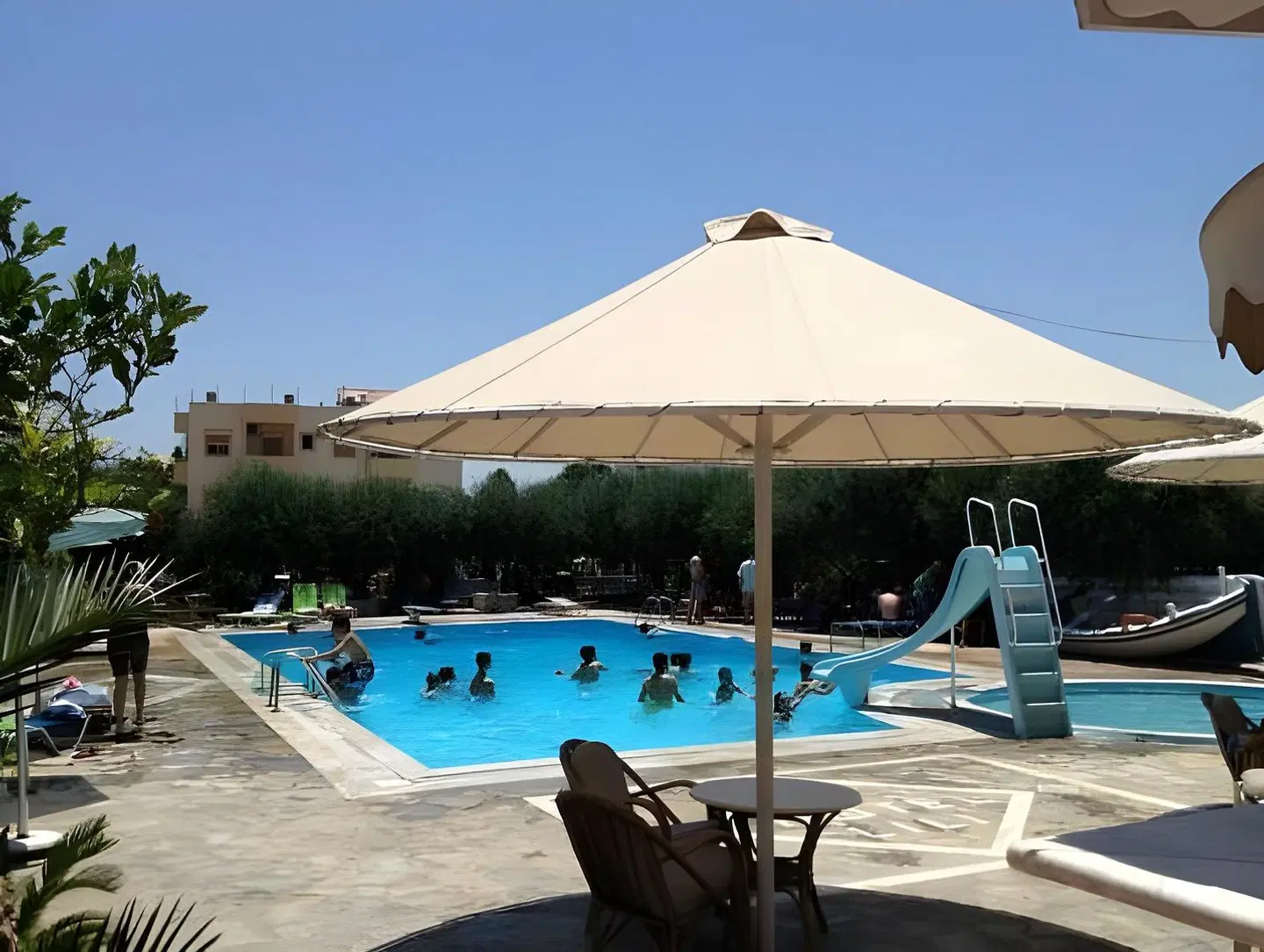 Lili Hotel OUTDOOR_POOL