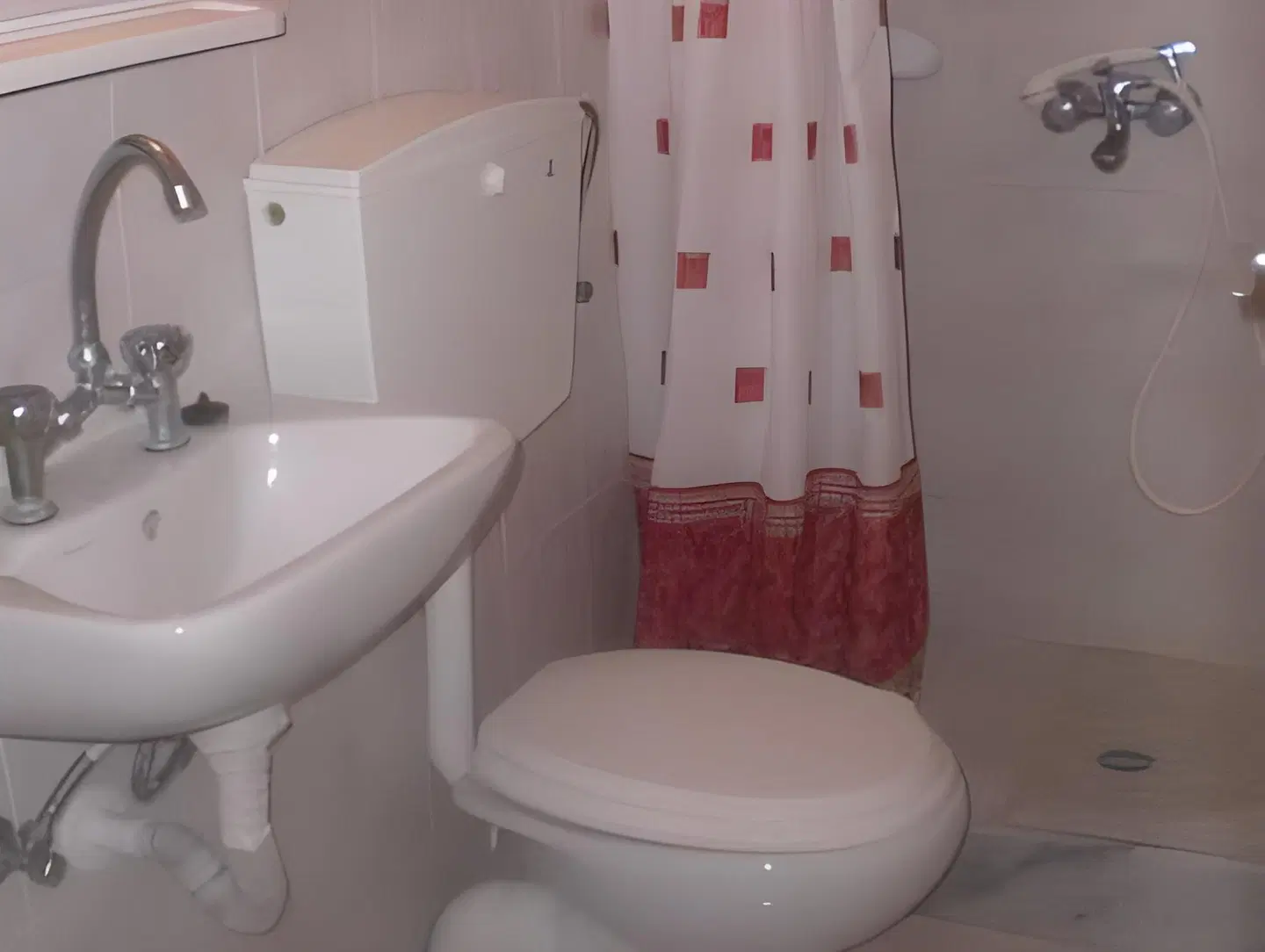 Alinda Hotel Badezimmer