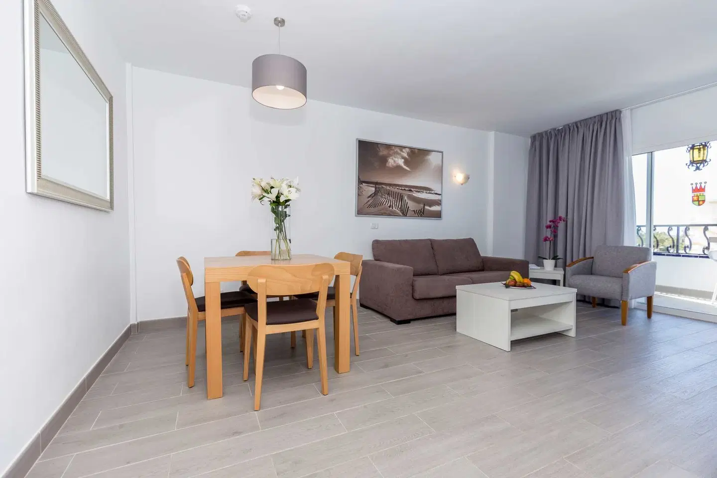 Rey Carlos ROOM_EXAMPLE