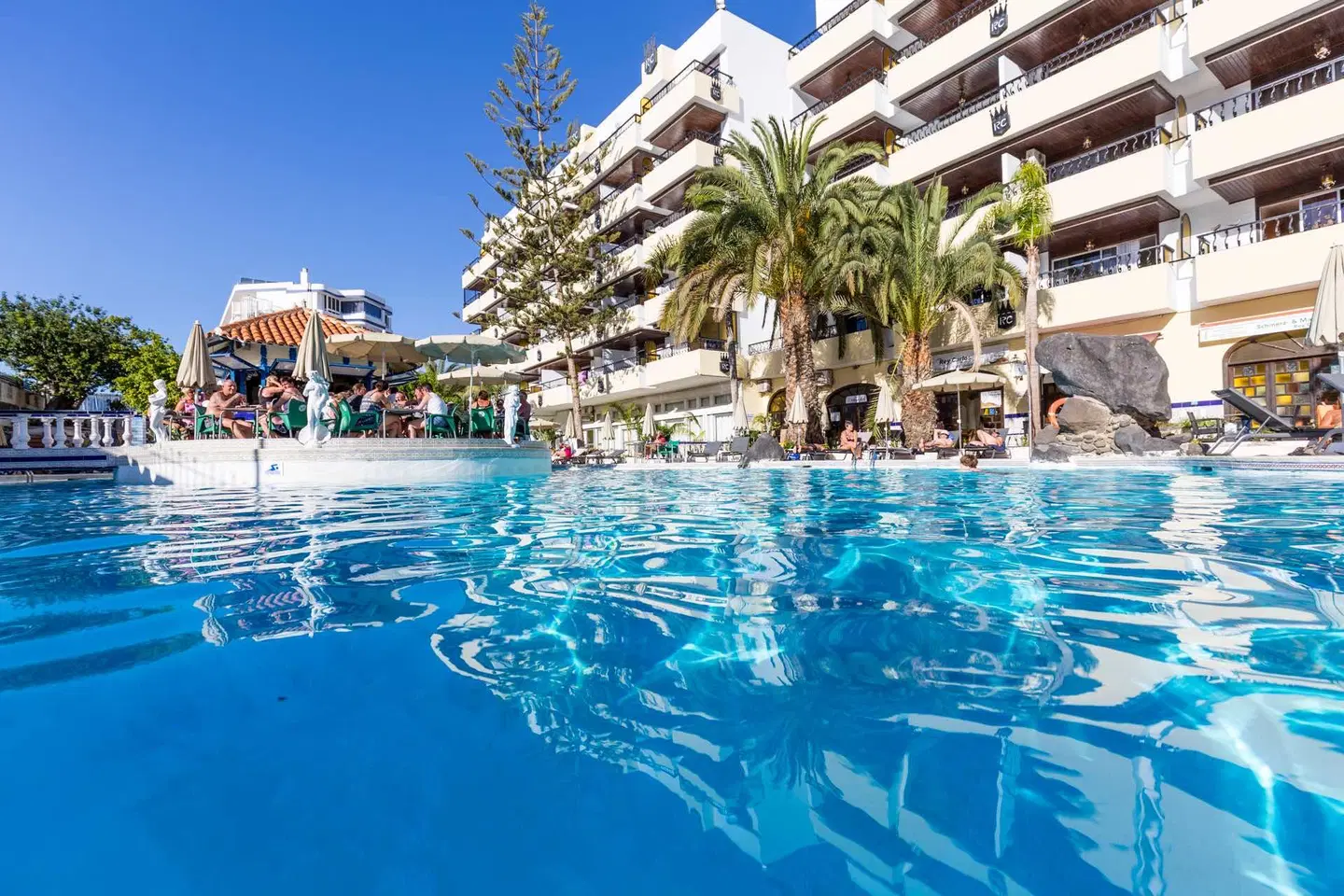 Rey Carlos OUTDOOR_POOL