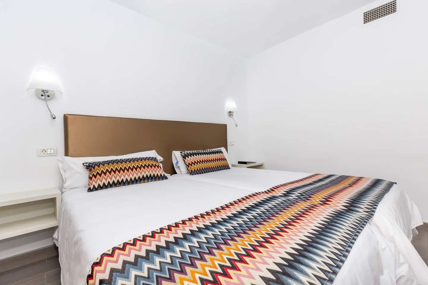 Rey Carlos ROOM_EXAMPLE