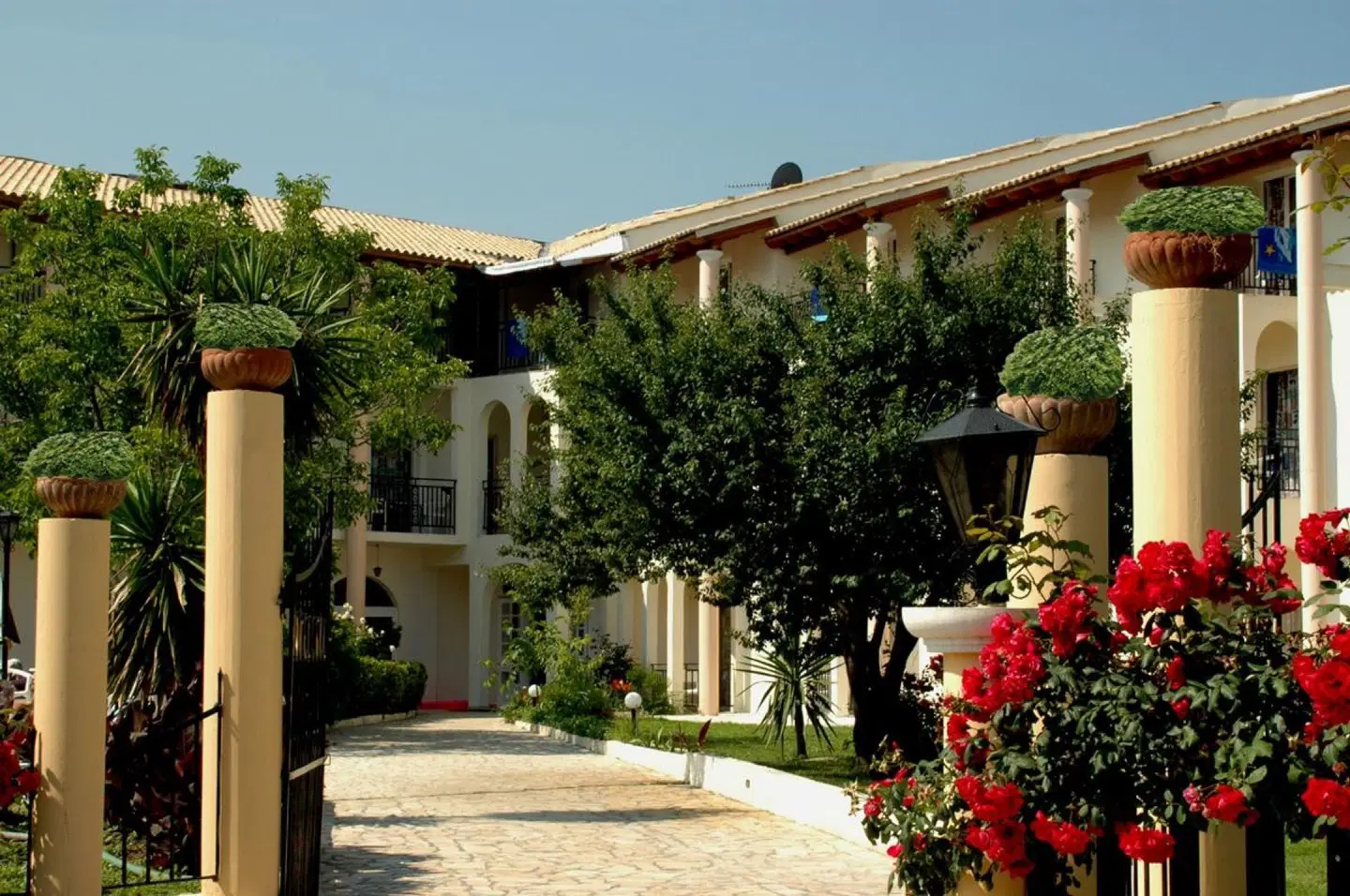 Silver Beach Hotel EXTERIOR