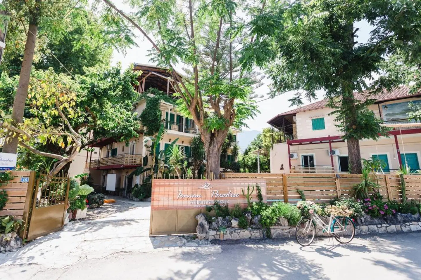 Ionian Paradise Garten