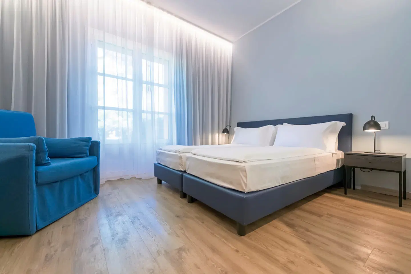 Hotel Regina Del Garda Suite ROOM_EXAMPLE