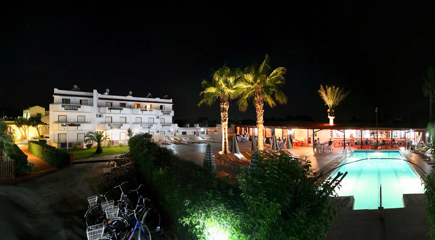 Sandy's Studios Apartments & Log-Villas EXTERIOR