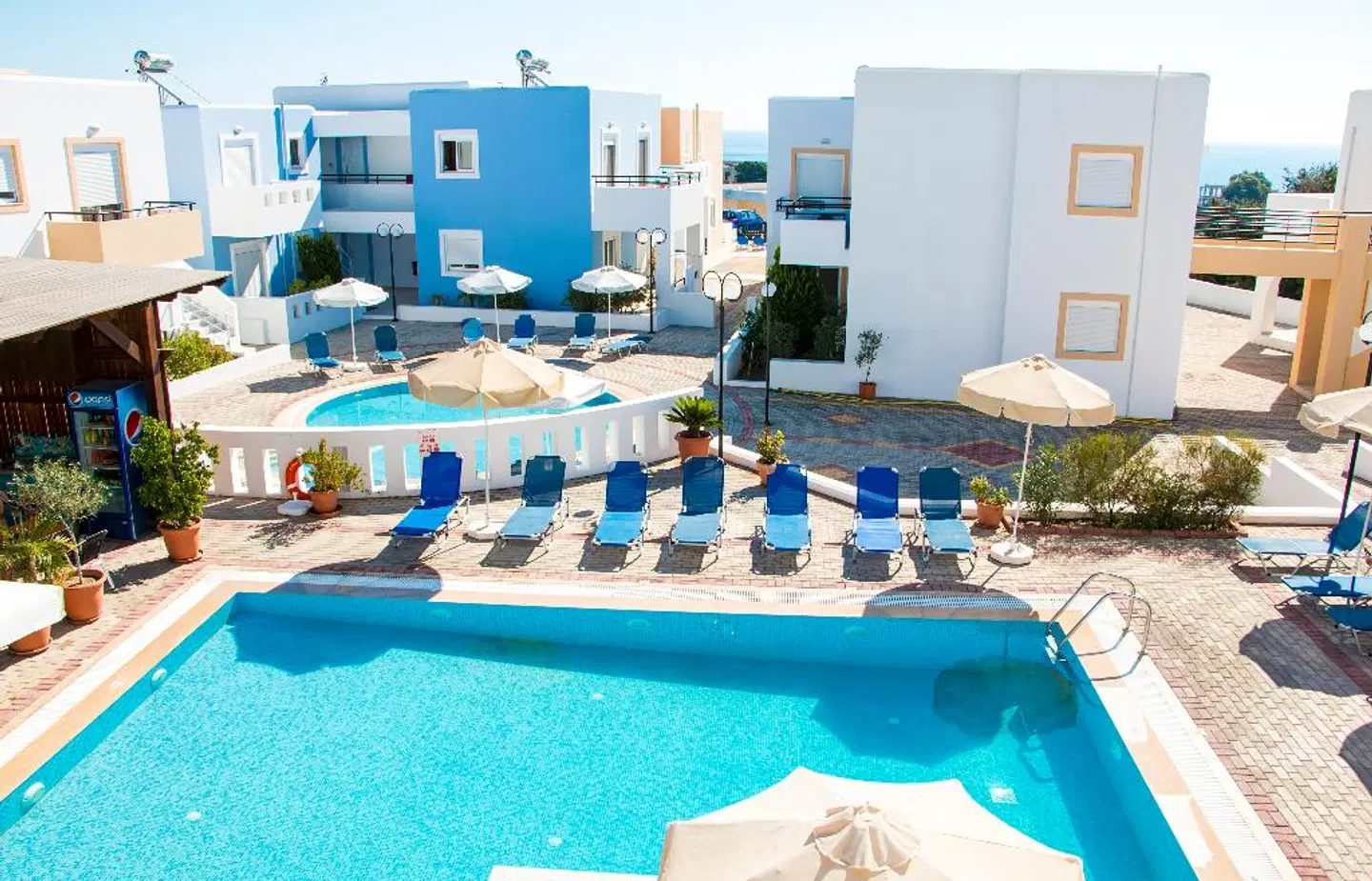 Gennadi Gardens Apartments OUTDOOR_POOL