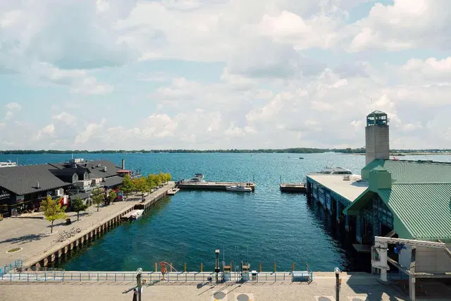 Radisson Blu Toronto Downtown Strand