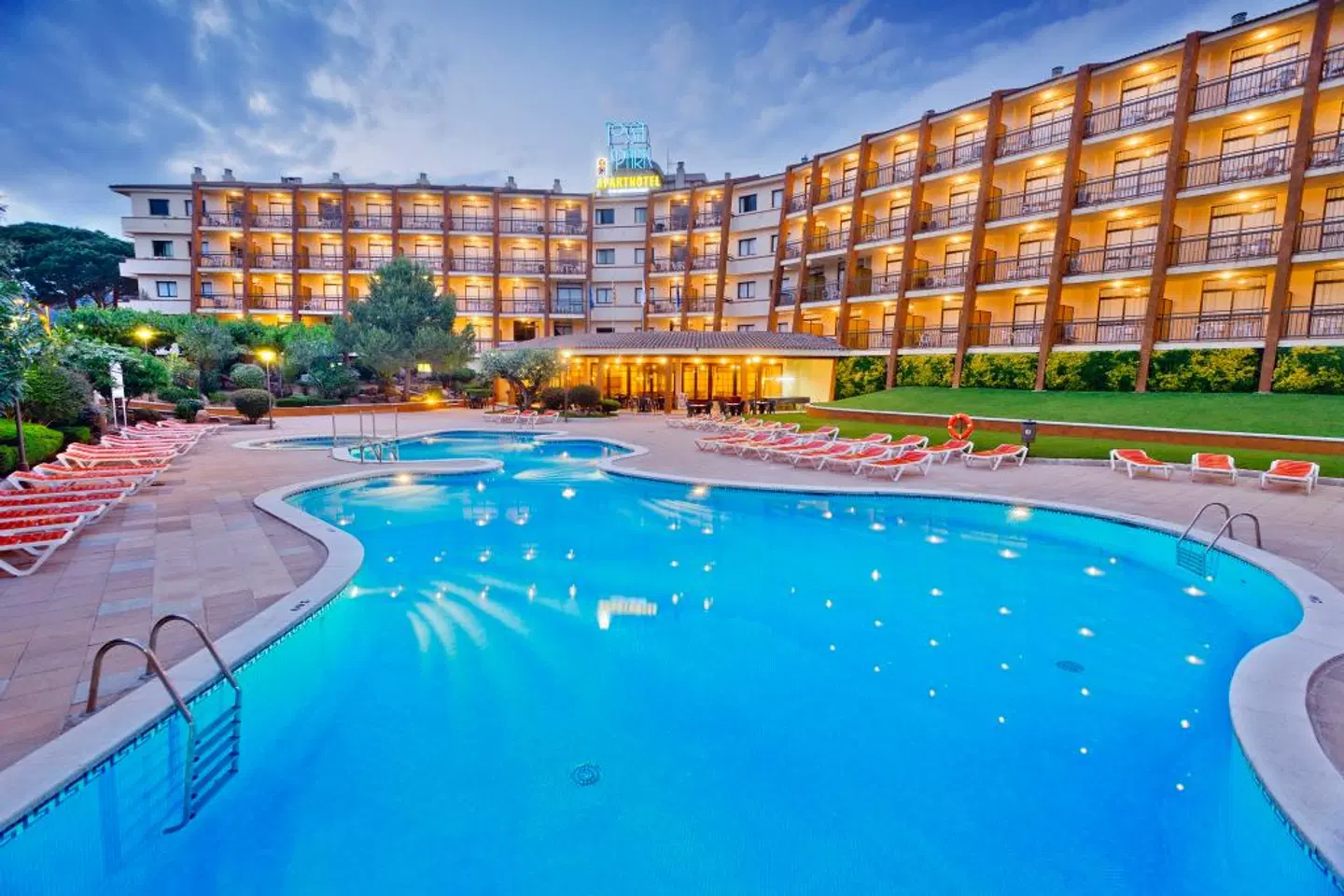 GHT Aparthotel Tossa Park OUTDOOR_POOL
