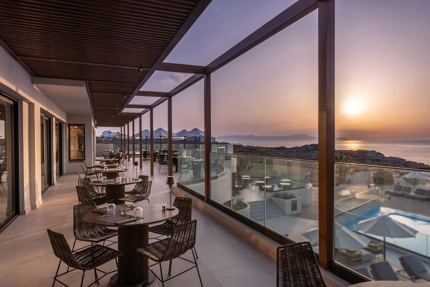 Isla Brown Chania Resort, Curio Collection by Hilton Restaurant