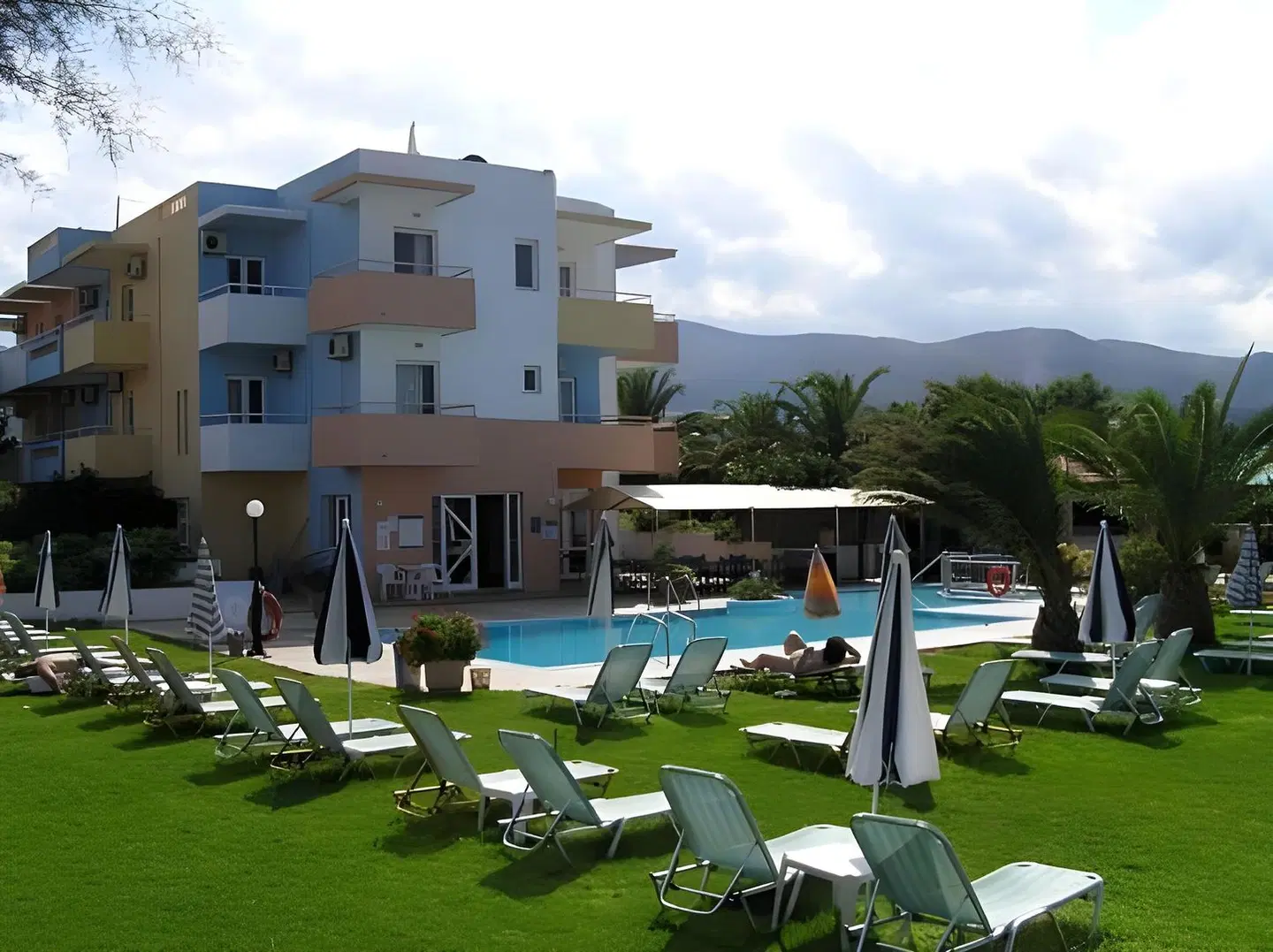 Silver Sun Studios & Apartments EXTERIOR