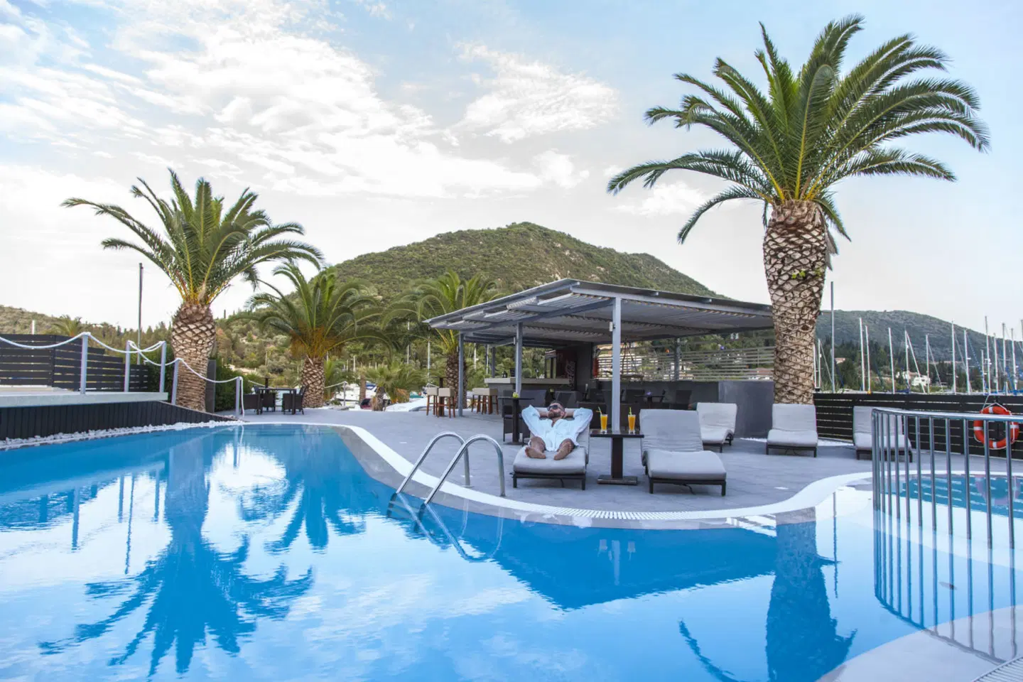 Armonia Hotel OUTDOOR_POOL