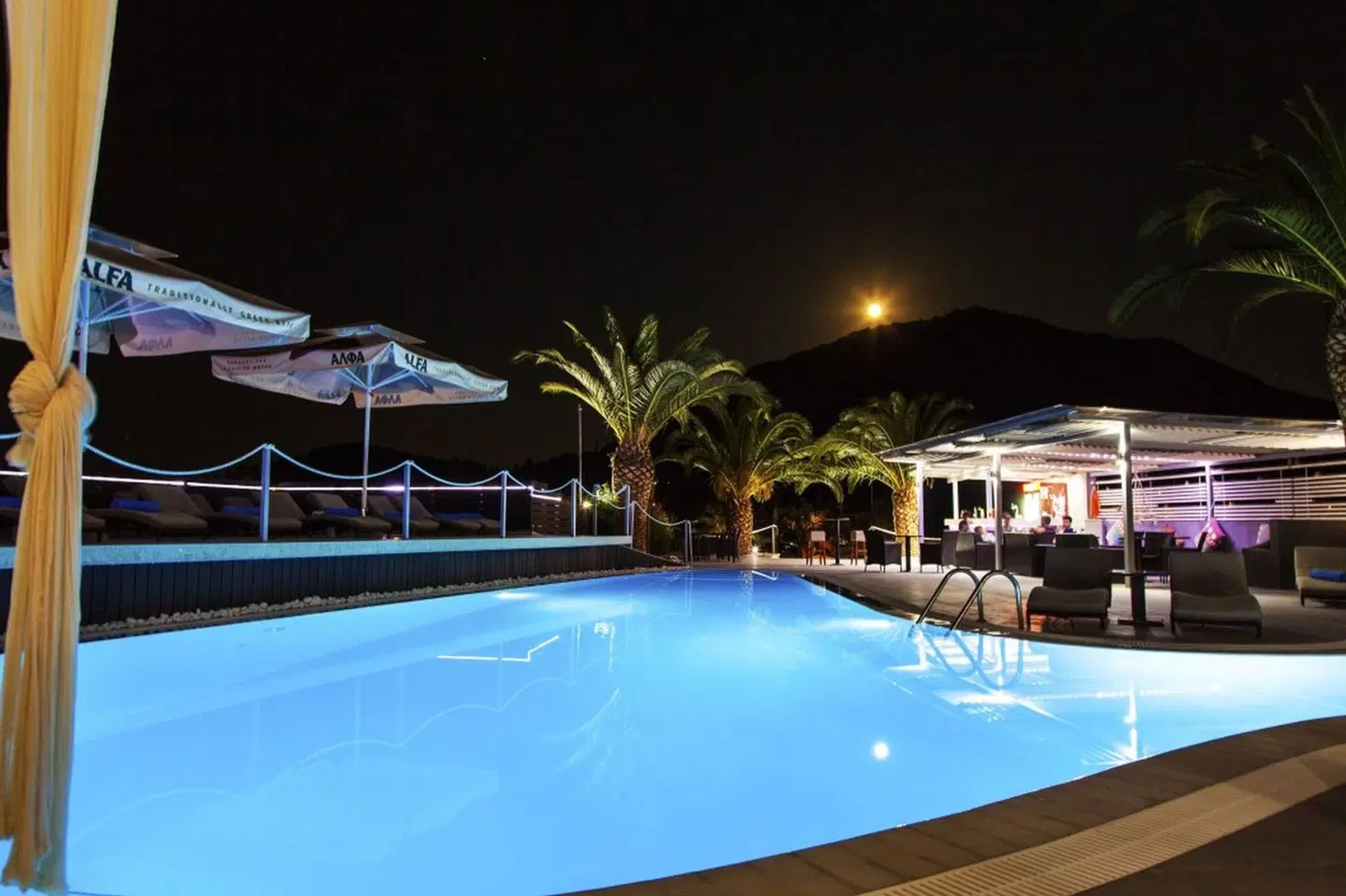 Armonia Hotel OUTDOOR_POOL