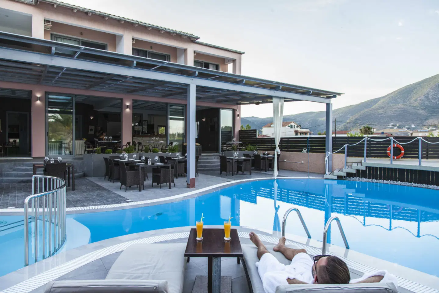Armonia Hotel OUTDOOR_POOL