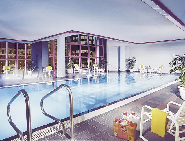 Sheraton Wall Centre Hotel Hallenbad