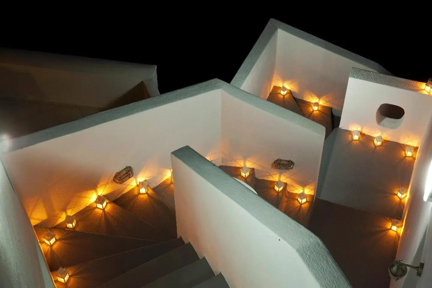 Adamant Suites ROOM_EXAMPLE