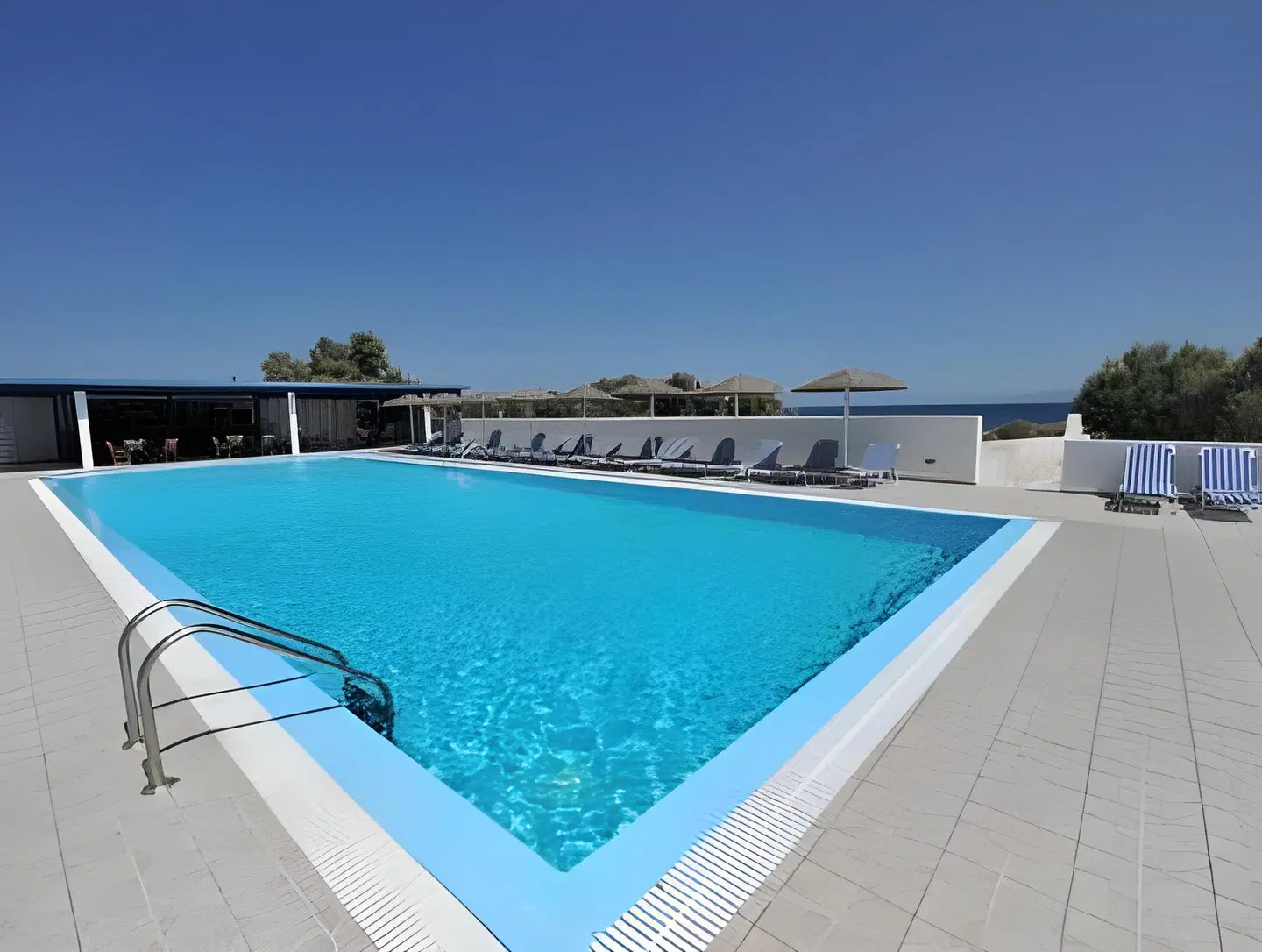 Blue Bay Villas OUTDOOR_POOL