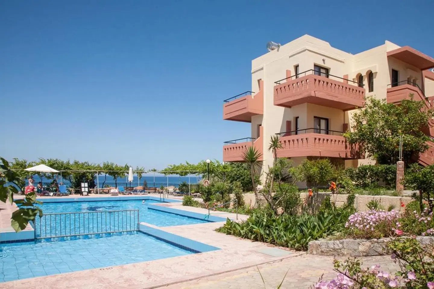 Ekavi Apartments OUTDOOR_POOL