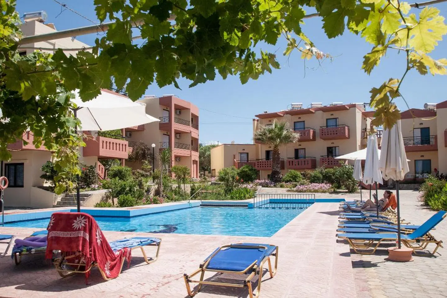 Ekavi Apartments OUTDOOR_POOL