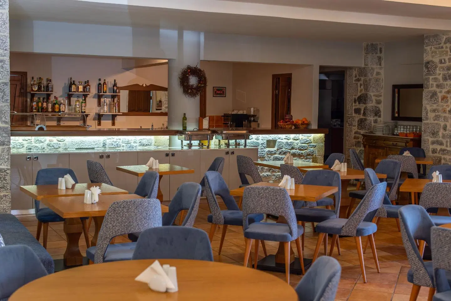 Kastro Maini Restaurant