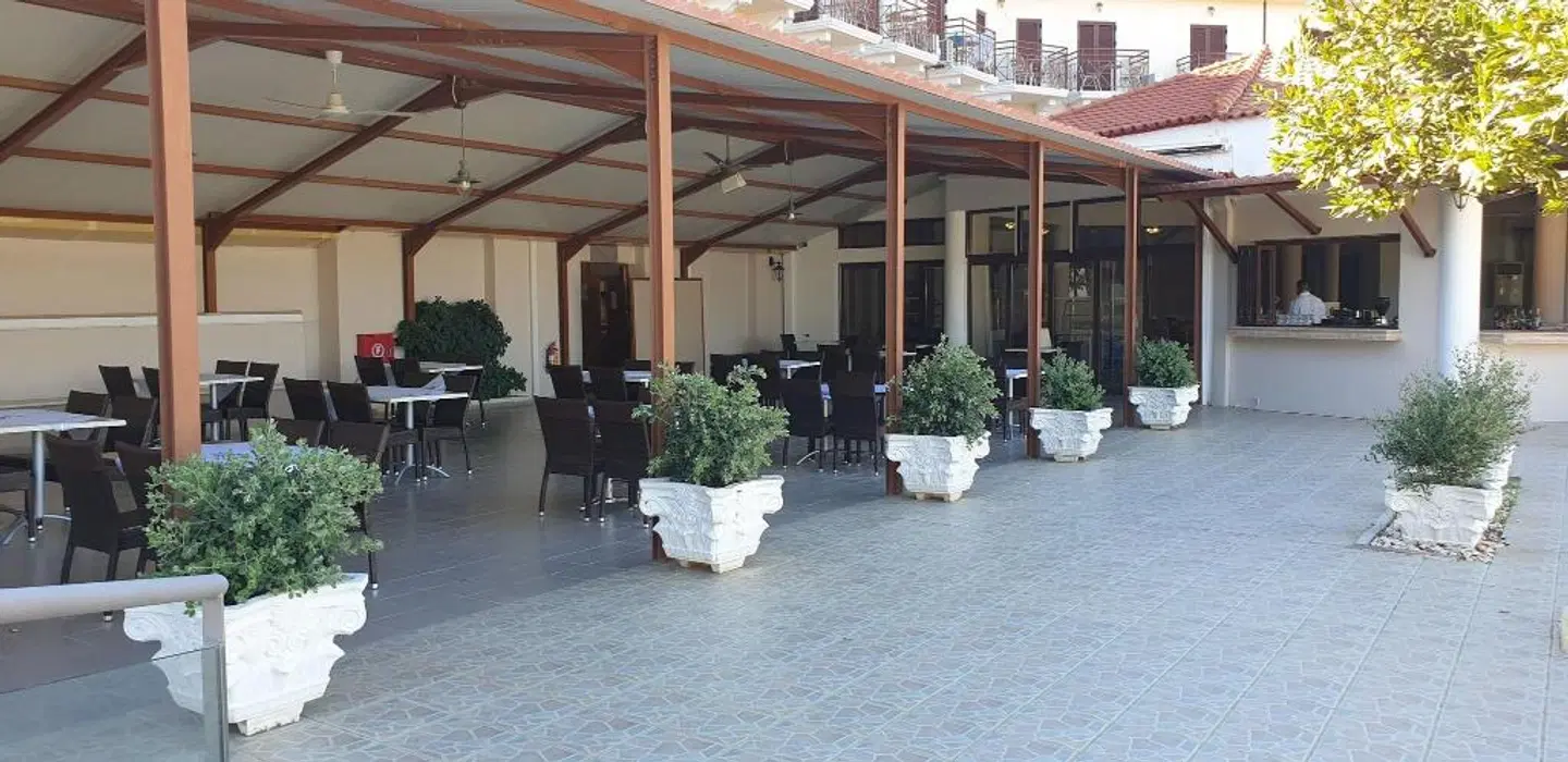 Karavados Beach Hotel Terrasse