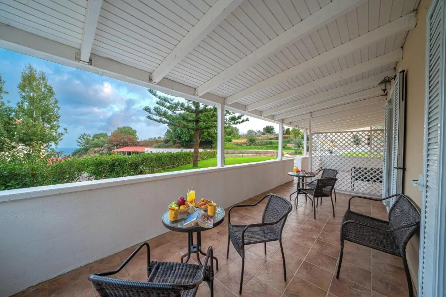 Karavados Beach Hotel Terrasse