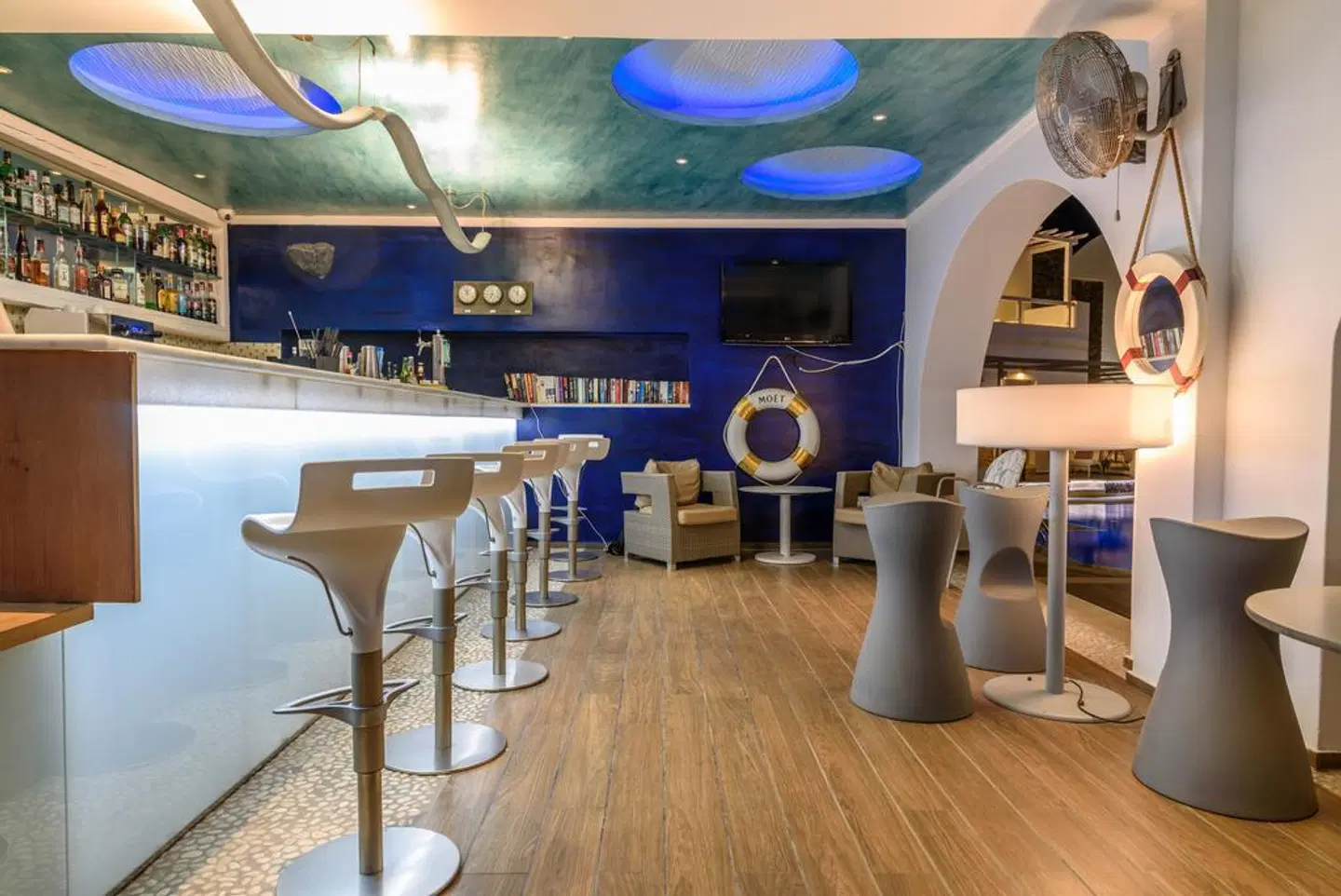 La Mer Deluxe Hotel & Spa Bar