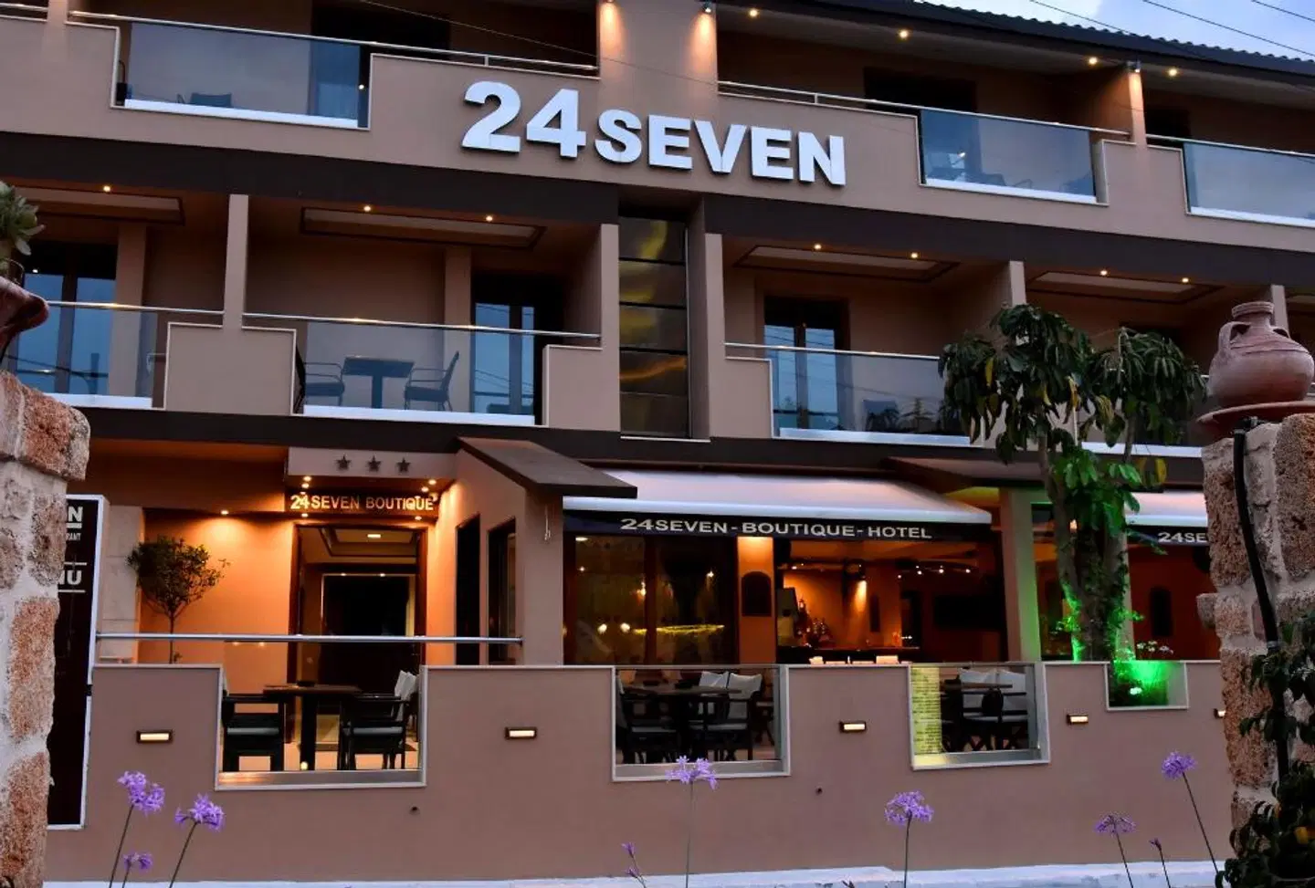 24 Seven Boutique Hotel EXTERIOR