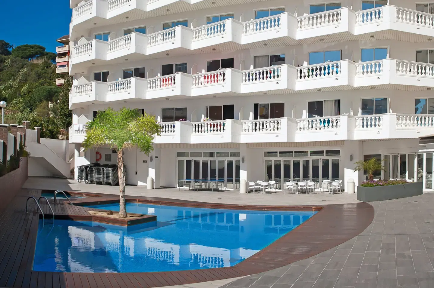 Bernat II OUTDOOR_POOL