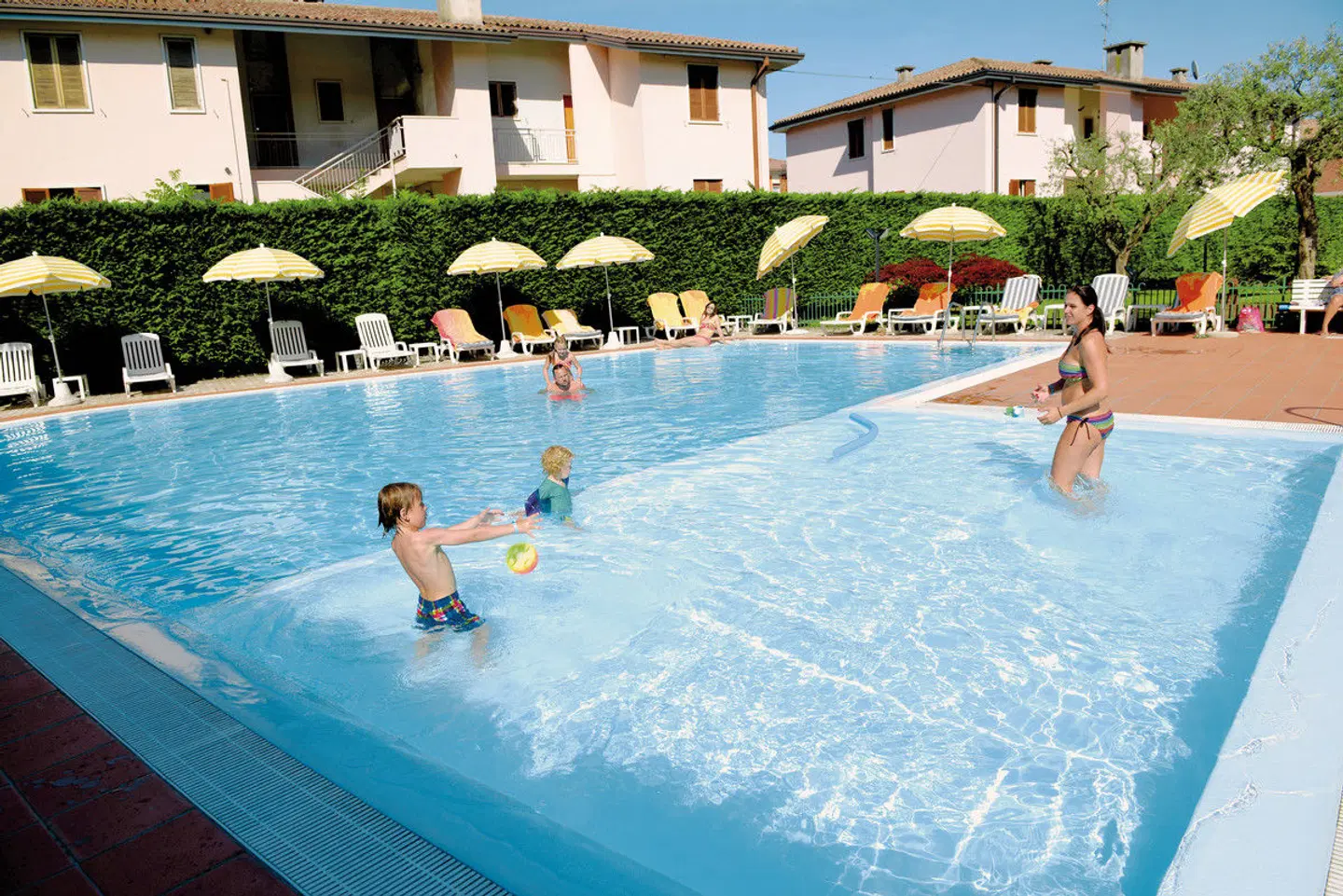 Bella Peschiera OUTDOOR_POOL