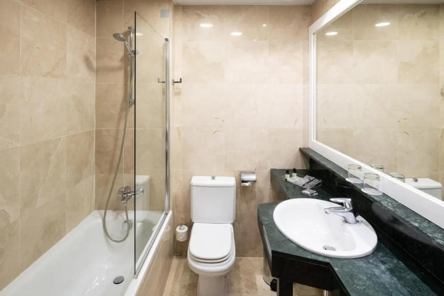 Catalonia Bristol Badezimmer