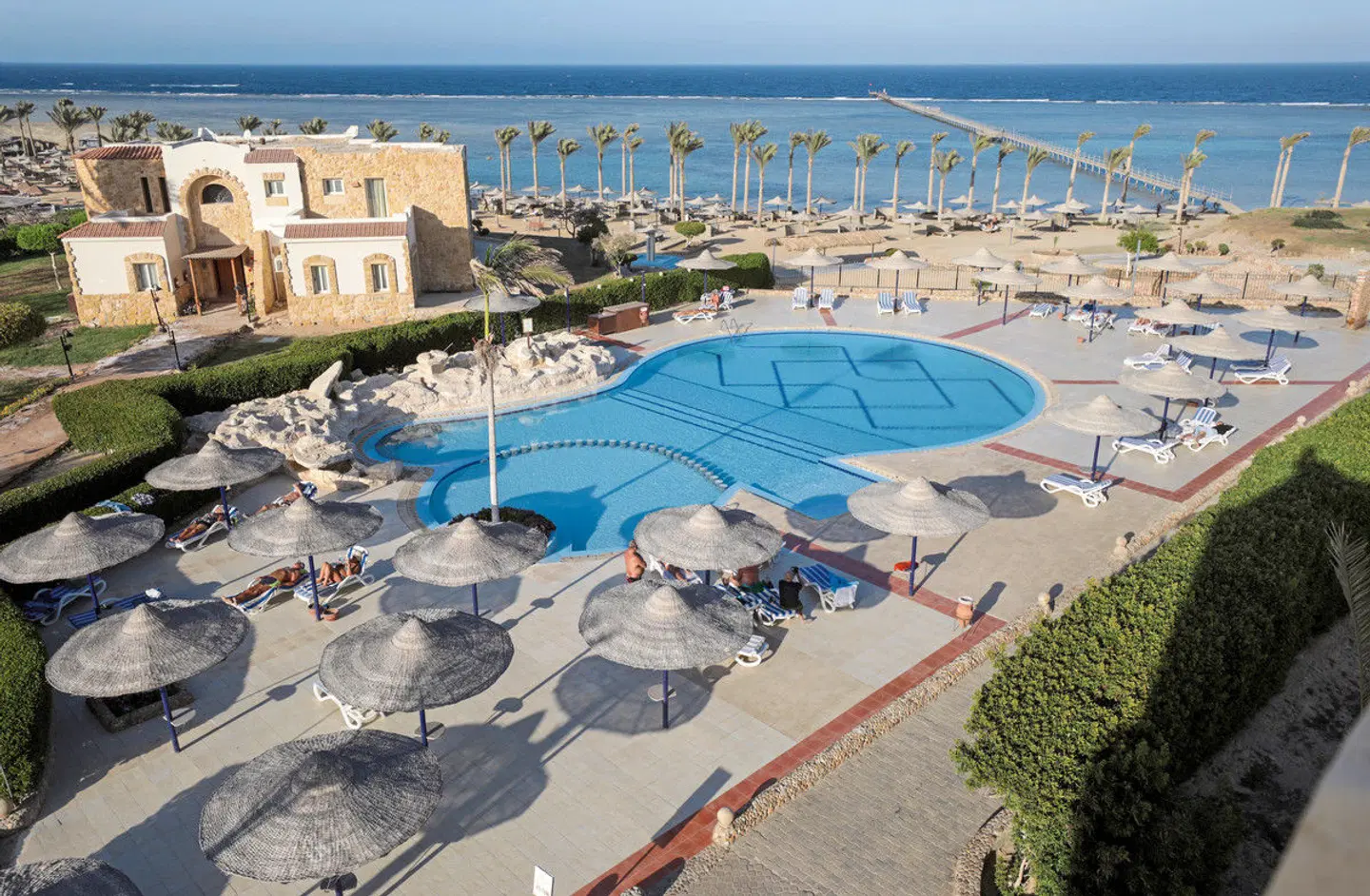 Blend Elphistone Resort OUTDOOR_POOL